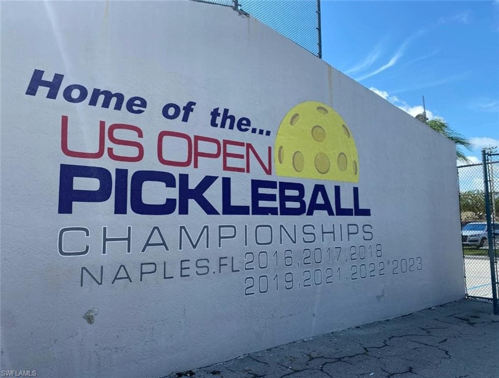 3212 Bayshore Dr, Naples, FL 34102-27