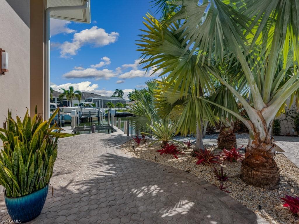 622 Bimini Ave, Marco Island, FL 34145-48