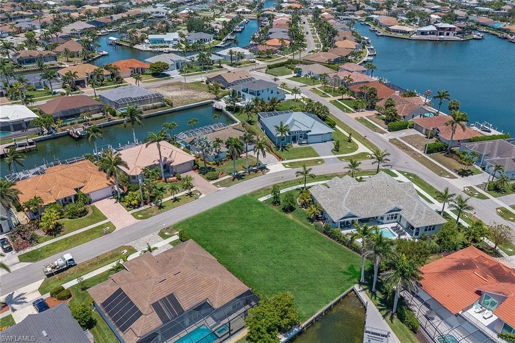 269 Bass Ct, Marco Island, FL 34145-7