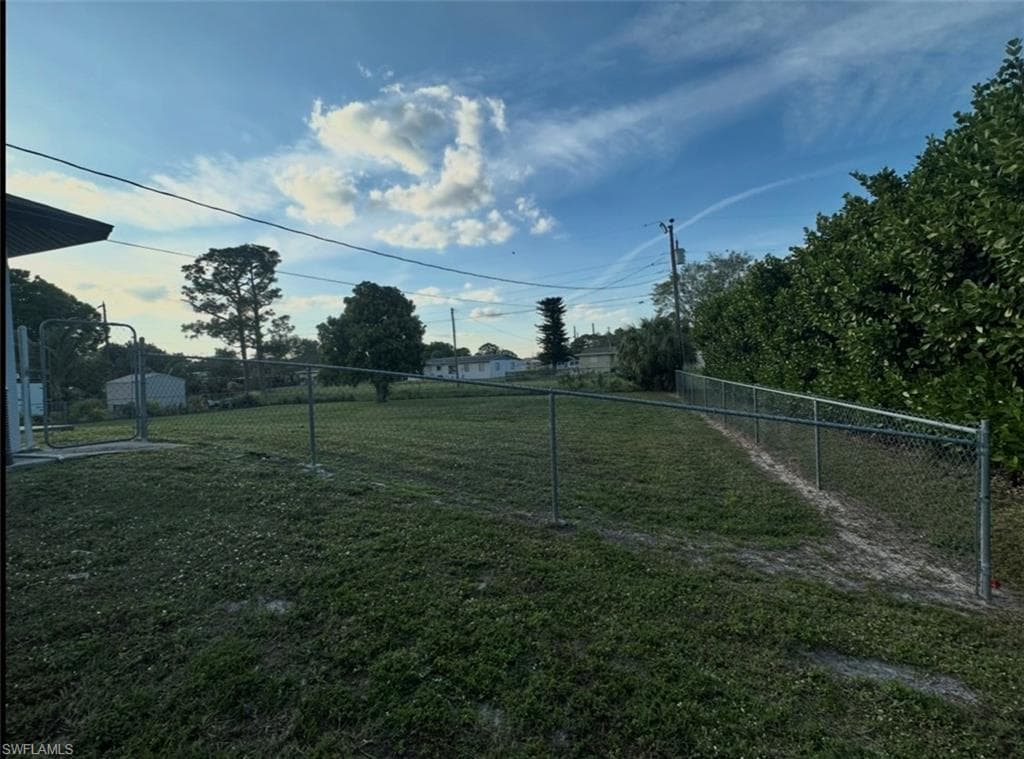 803 Monroe Dr, Lehigh Acres, FL 33936-10