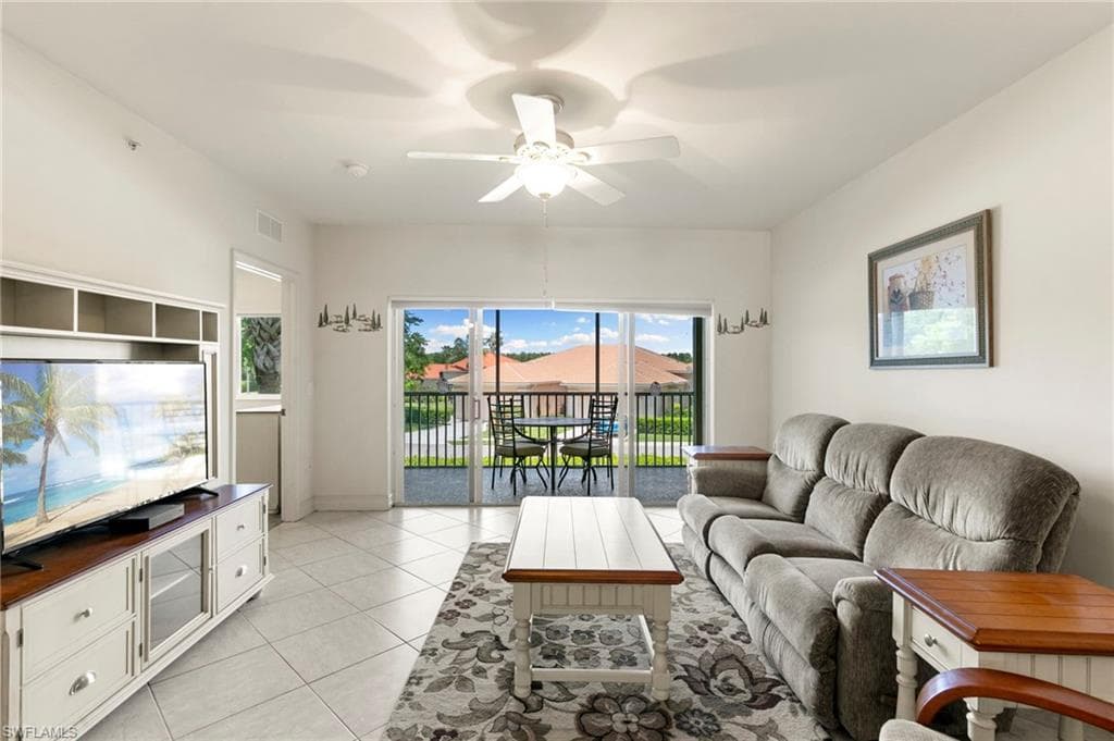 7839 Regal Heron Cir 205, Naples, FL 34104-8