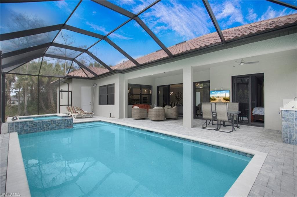 610 25th Ave NW, Naples, FL 34120-12
