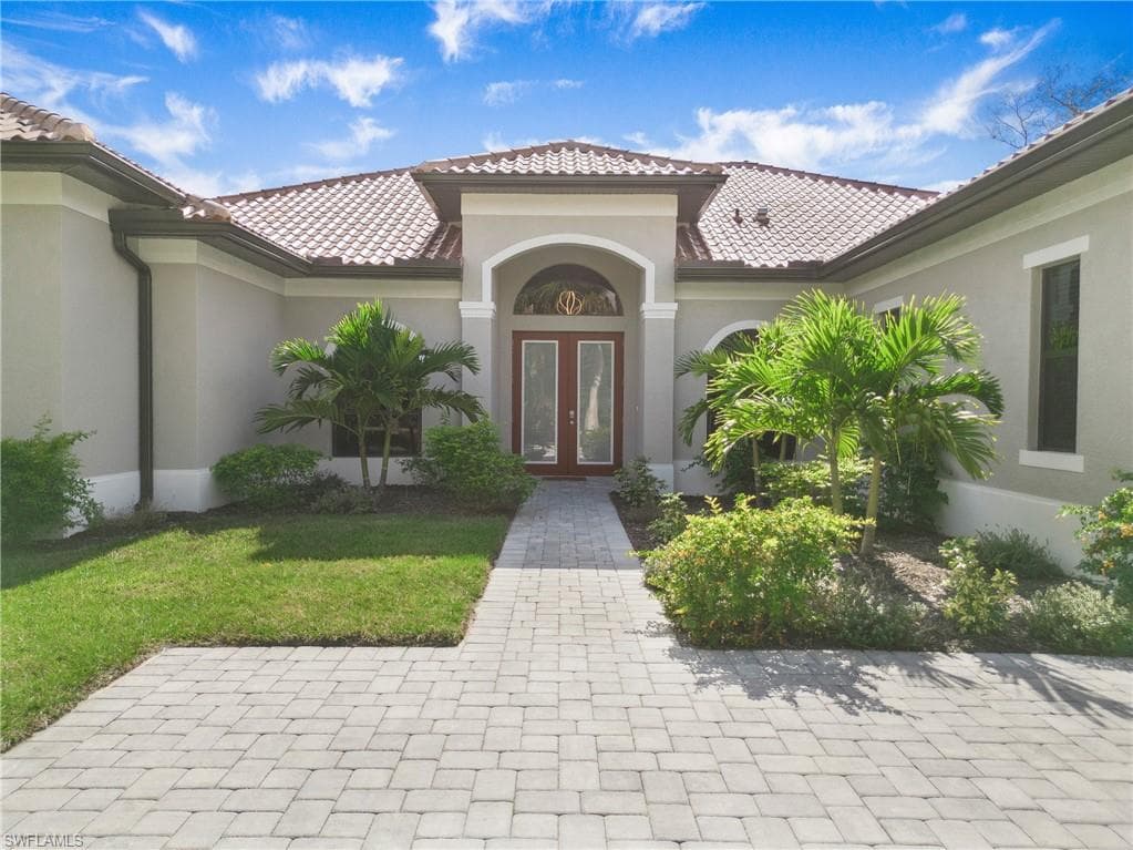610 25th Ave NW, Naples, FL 34120-2