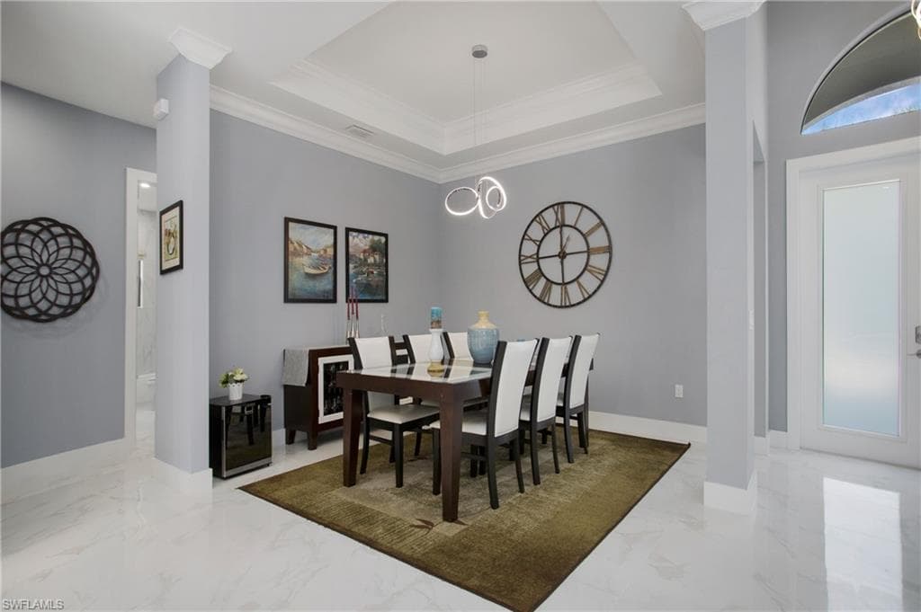 610 25th Ave NW, Naples, FL 34120-29