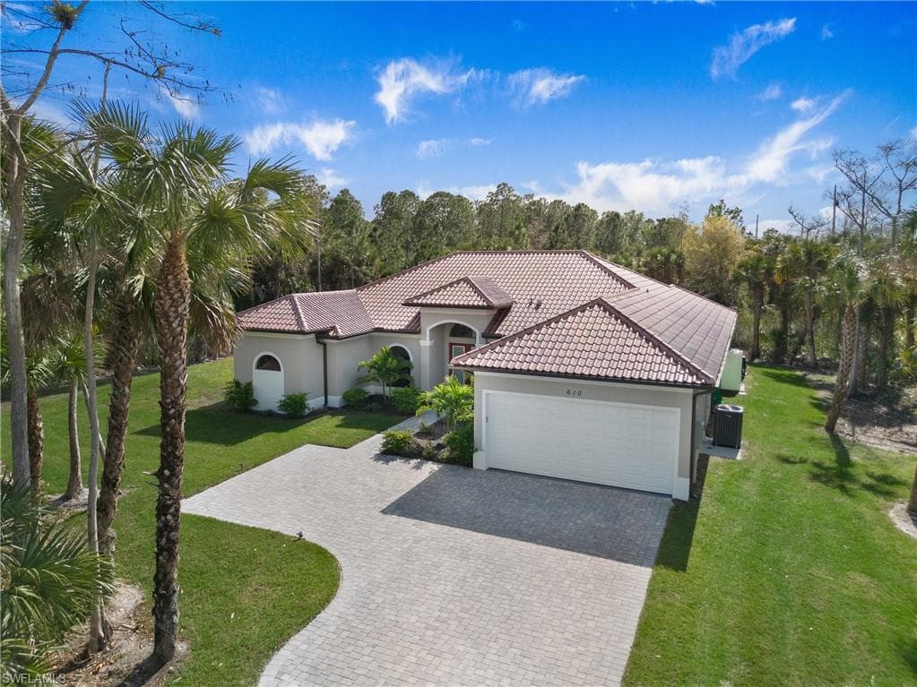 610 25th Ave NW, Naples, FL 34120-34