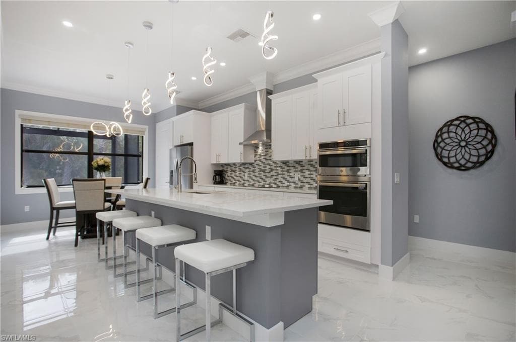 610 25th Ave NW, Naples, FL 34120-3