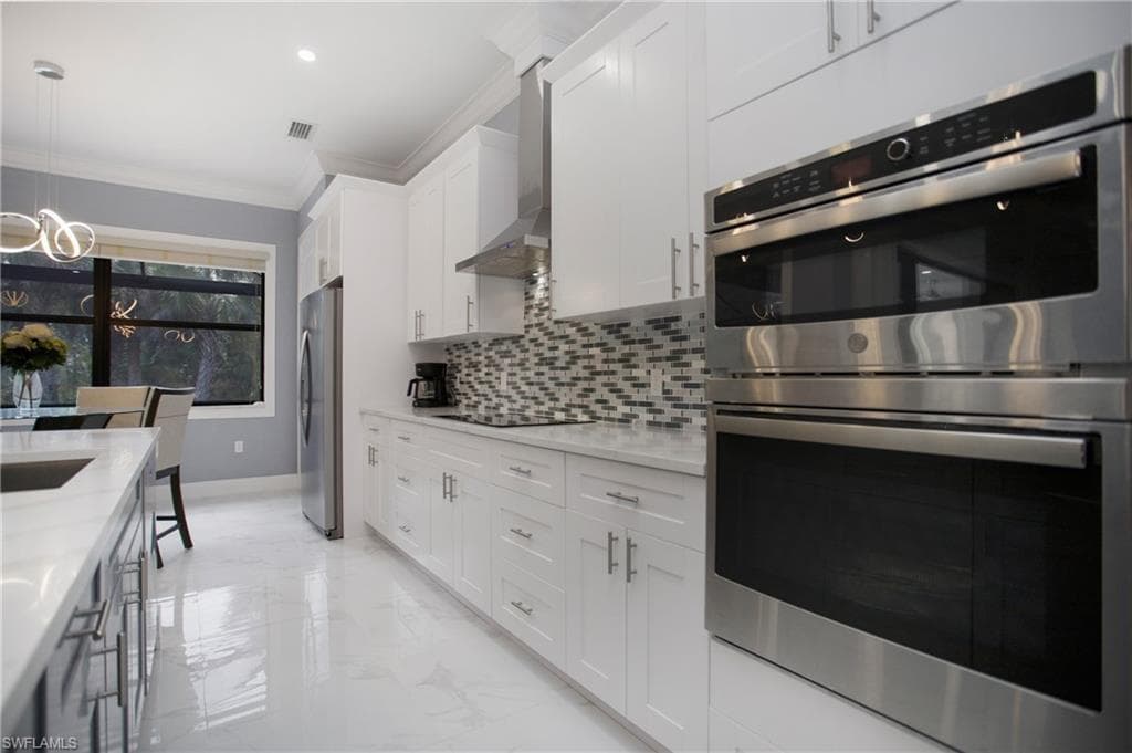610 25th Ave NW, Naples, FL 34120-5