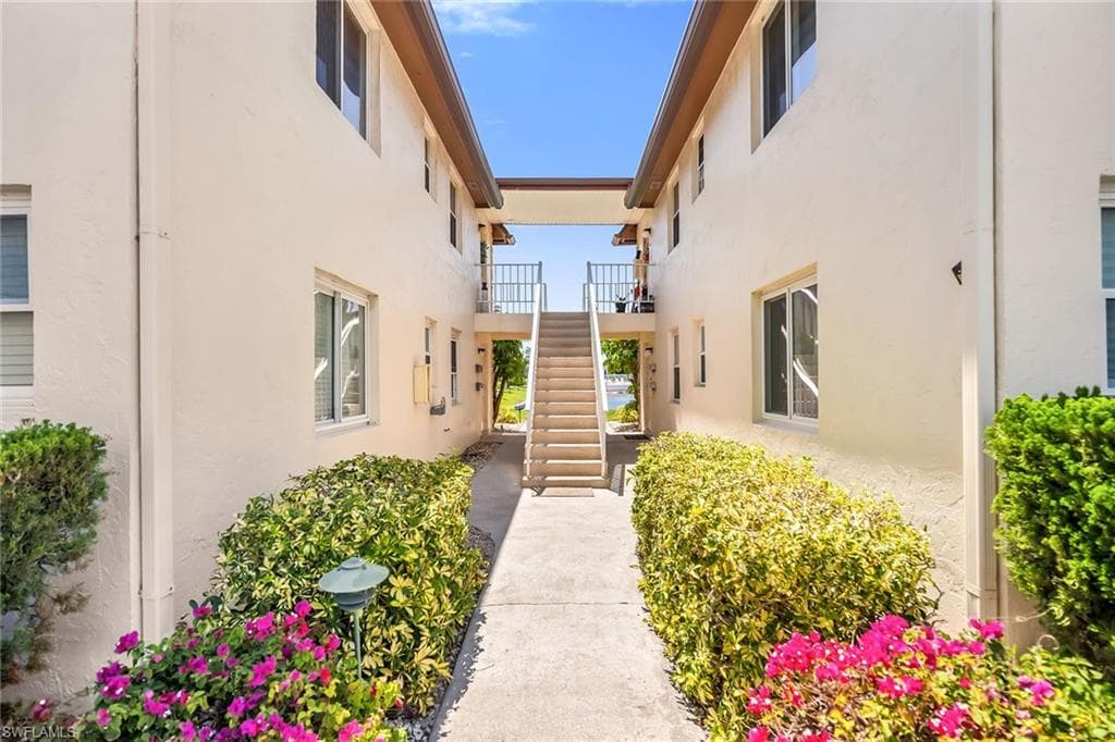 1155 Sandpiper St G2, Naples, FL 34102-32