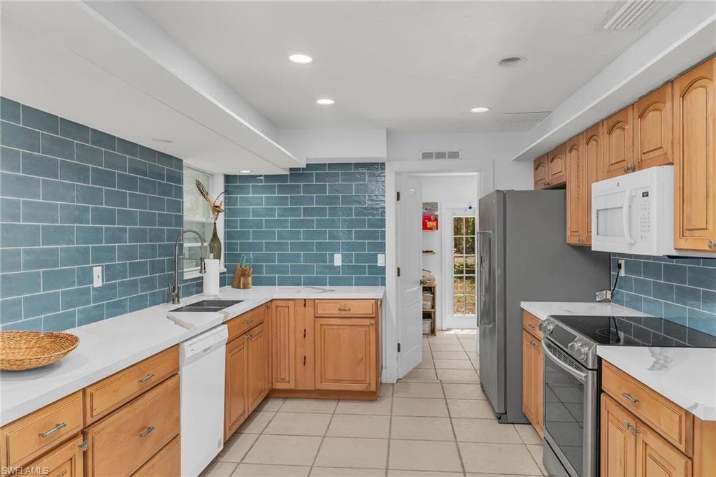3855 13th Ave SW, Naples, FL 34117-17