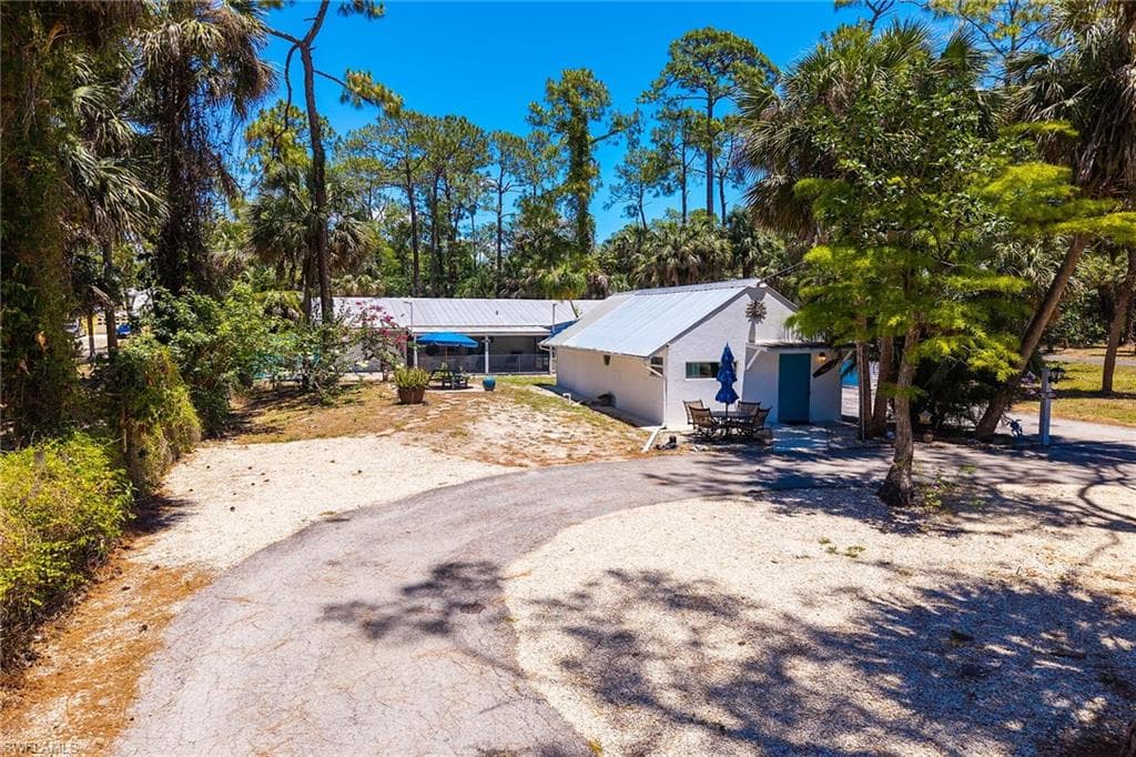 3855 13th Ave SW, Naples, FL 34117-45