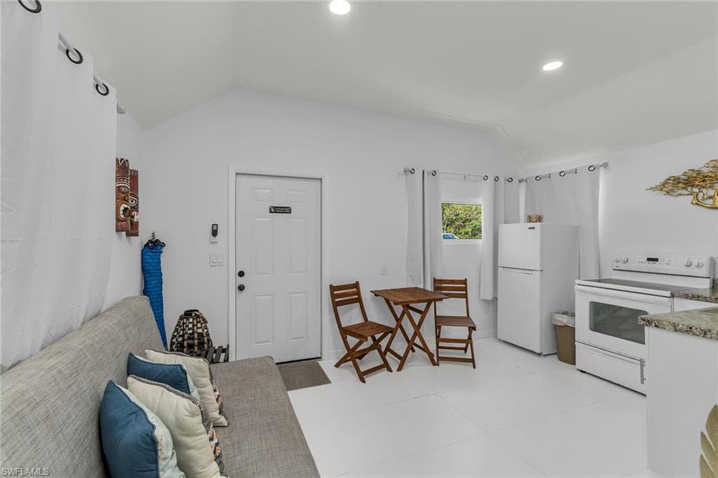 3855 13th Ave SW, Naples, FL 34117-6
