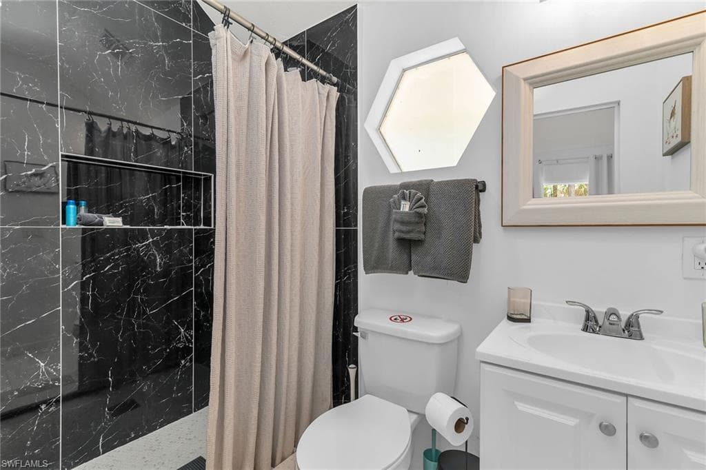 3855 13th Ave SW, Naples, FL 34117-8