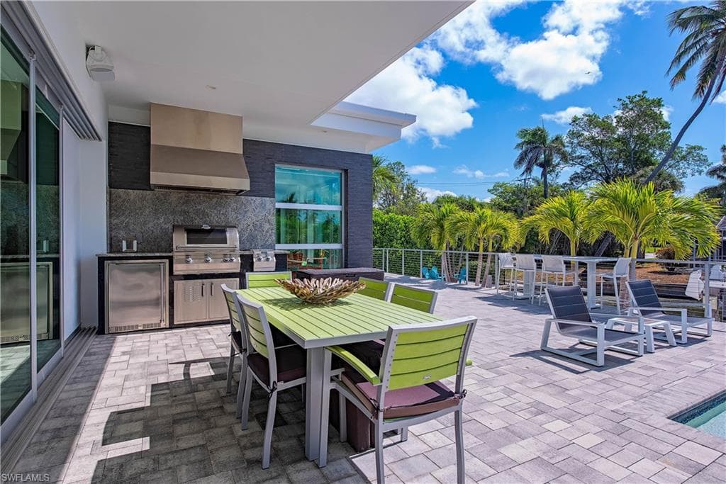 1807 Snook Dr, Naples, FL 34102-10