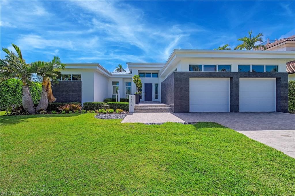 1807 Snook Dr, Naples, FL 34102-22