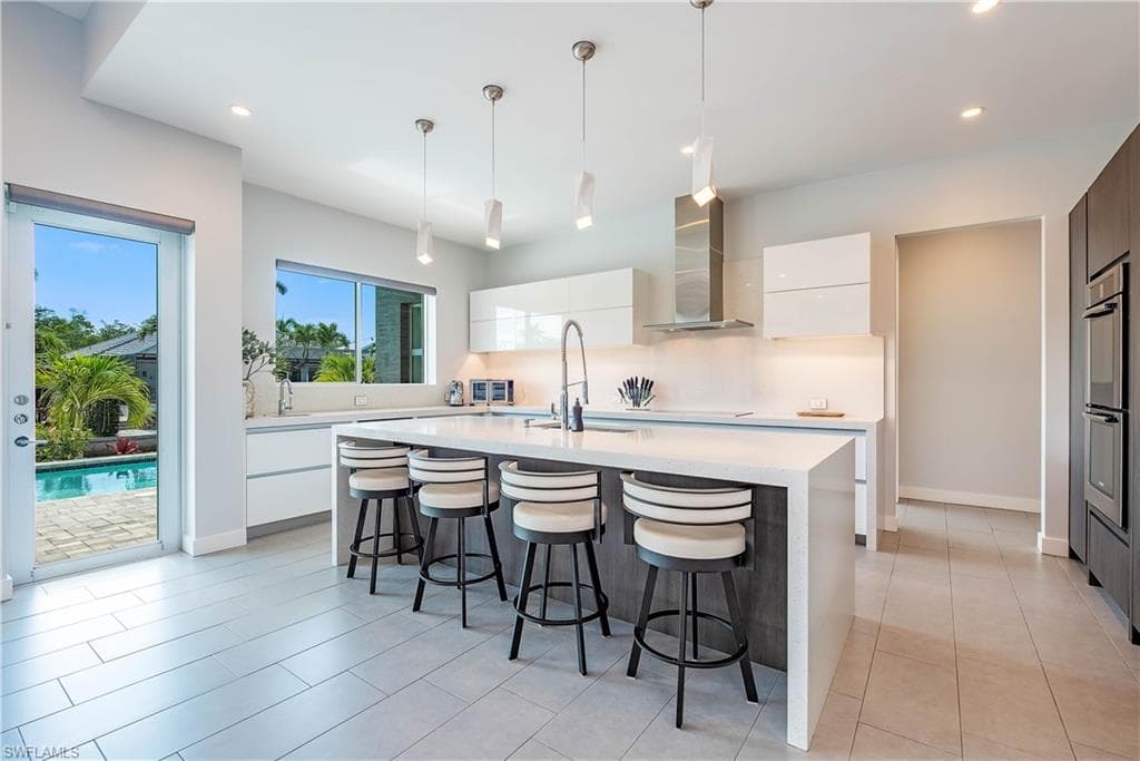 1807 Snook Dr, Naples, FL 34102-3