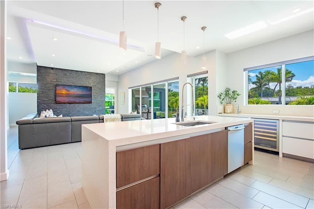1807 Snook Dr, Naples, FL 34102-4
