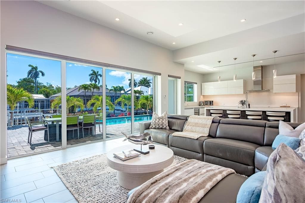 1807 Snook Dr, Naples, FL 34102-5