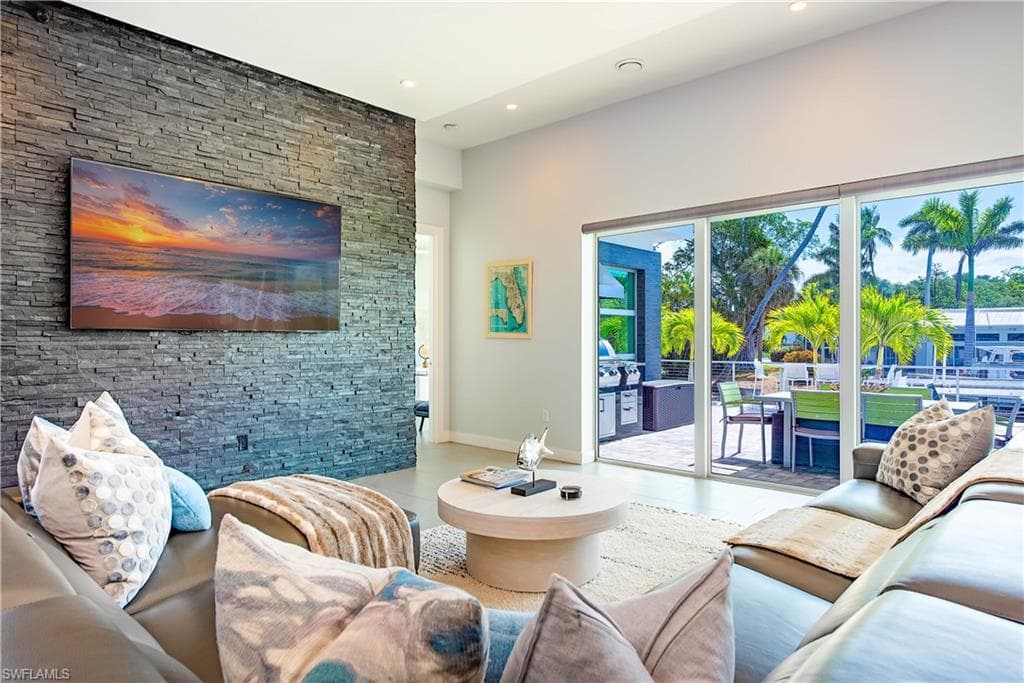 1807 Snook Dr, Naples, FL 34102-7