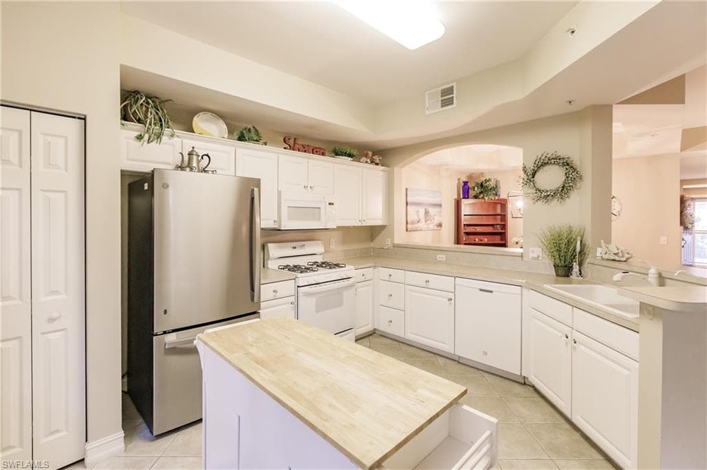 1878 Tarpon Bay Dr S 102, Naples, FL 34119-17