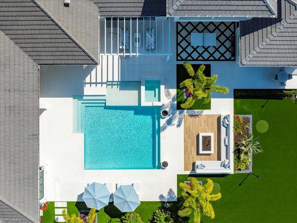 186 North St, Naples, FL 34108-18