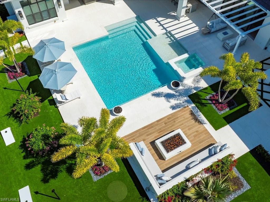 186 North St, Naples, FL 34108-48