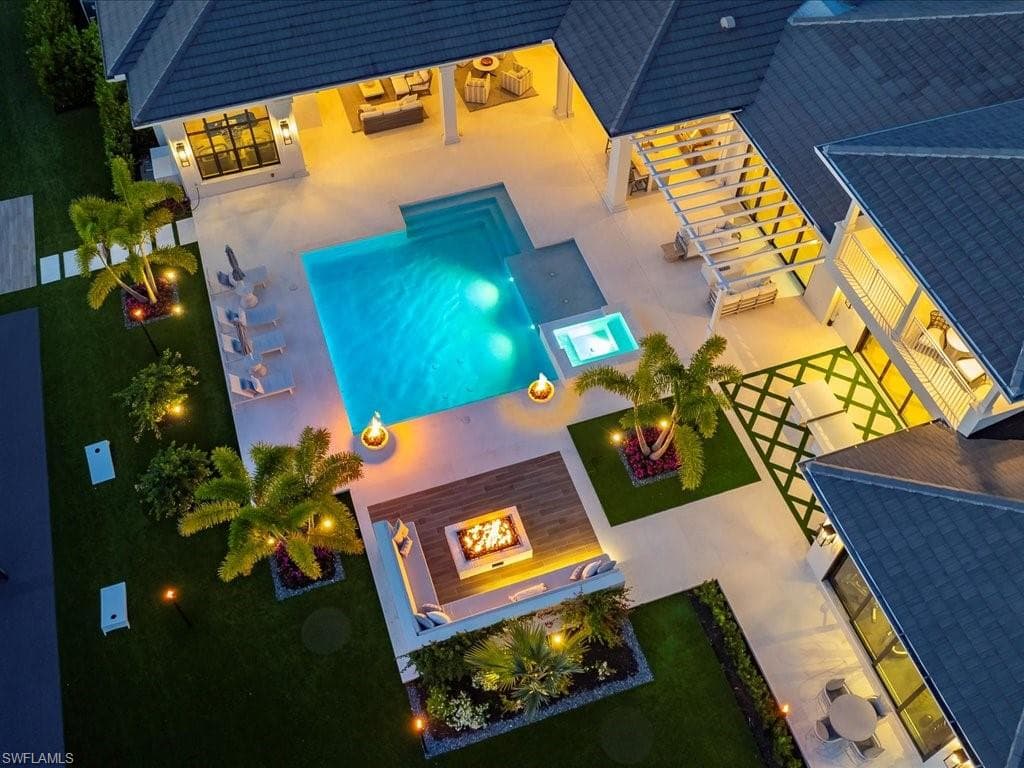 186 North St, Naples, FL 34108-5