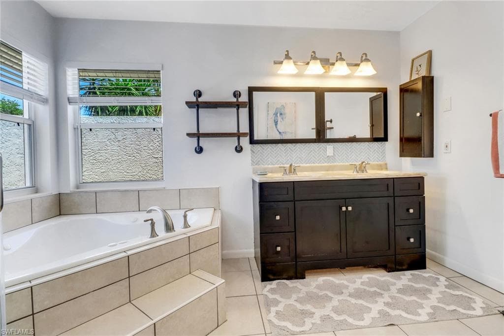 120 Heritage Way, Naples, FL 34110-16