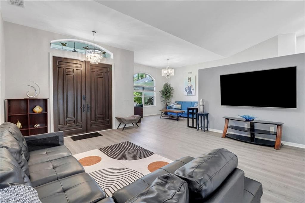 120 Heritage Way, Naples, FL 34110-4