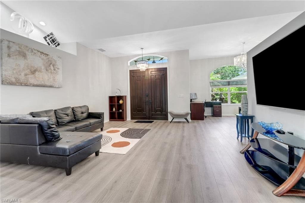 120 Heritage Way, Naples, FL 34110-5