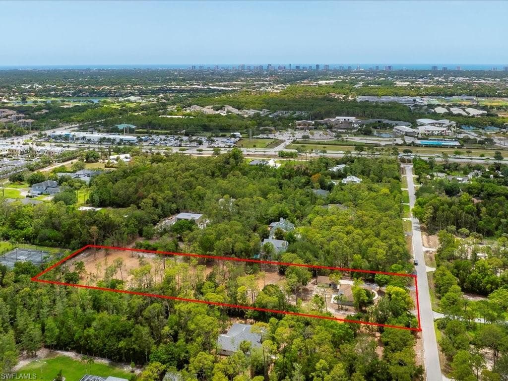 6940 Bottlebrush Ln, Naples, FL 34109-9
