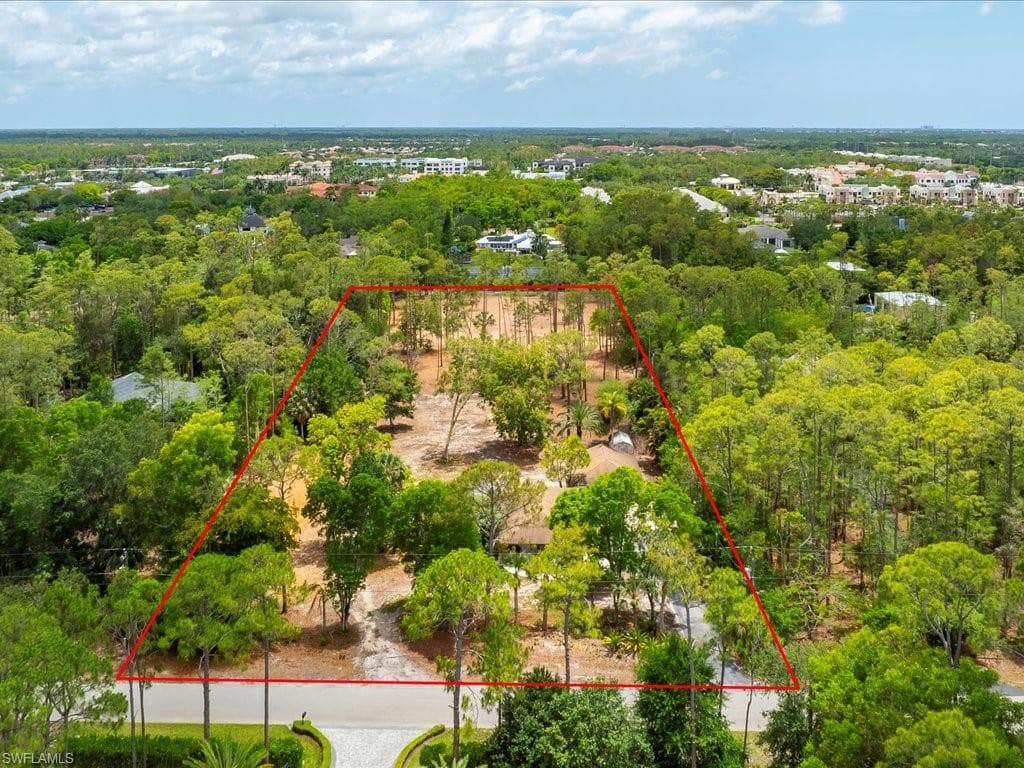 6940 Bottlebrush Ln, Naples, FL 34109-7