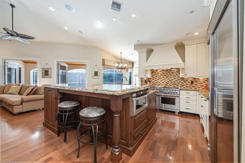 600 Port Side Dr, Naples, FL 34103-8