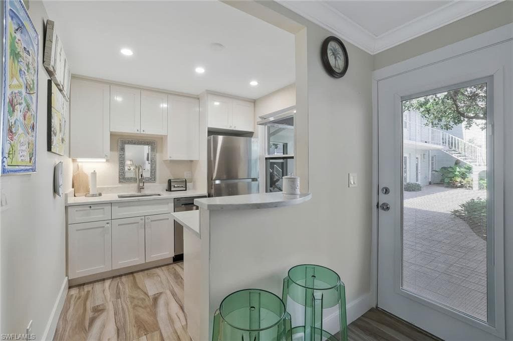 683 12th Ave S 683, Naples, FL 34102-13