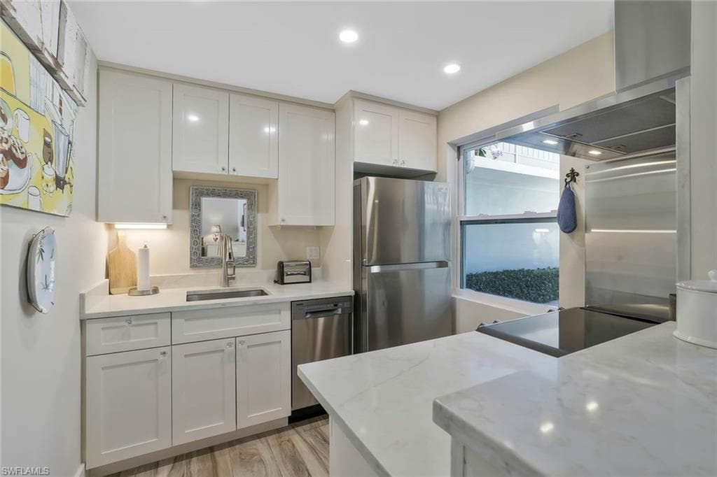 683 12th Ave S 683, Naples, FL 34102-14