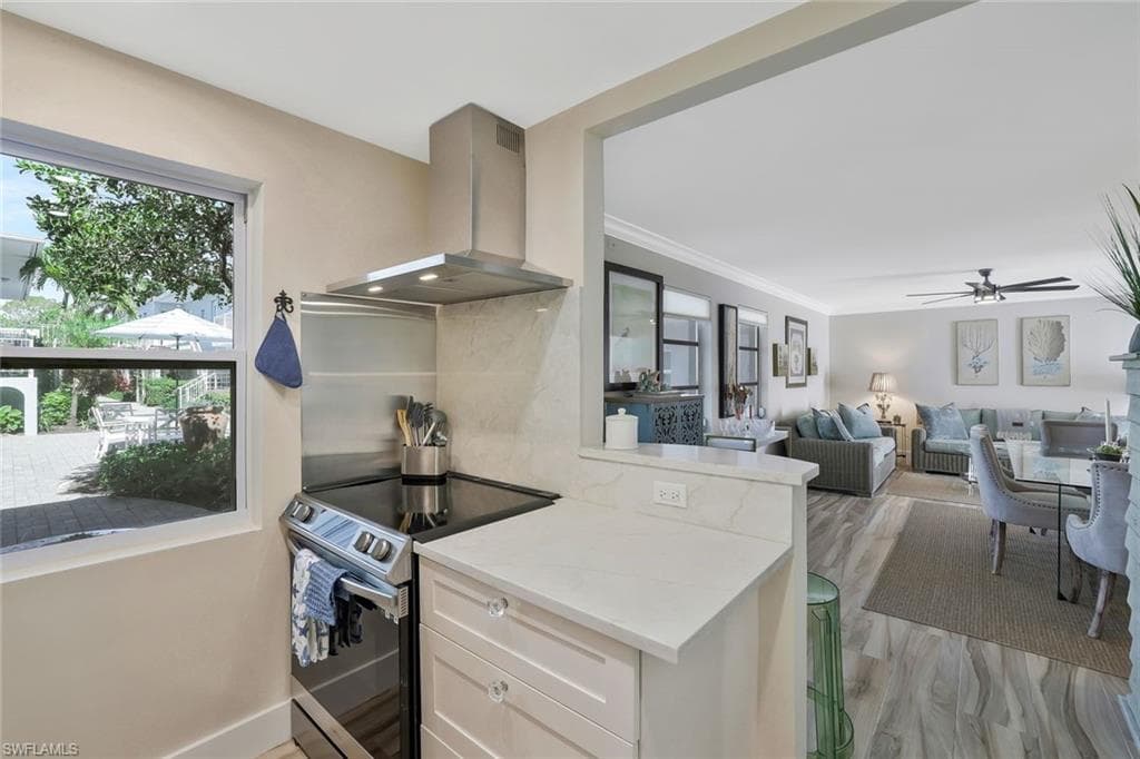 683 12th Ave S 683, Naples, FL 34102-15