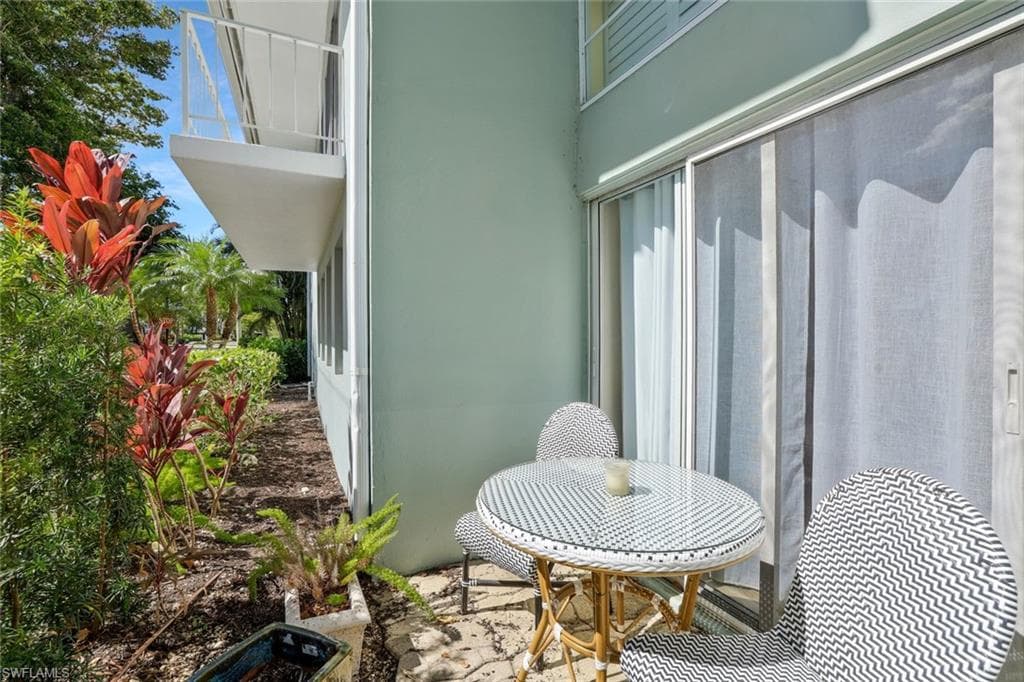 683 12th Ave S 683, Naples, FL 34102-18