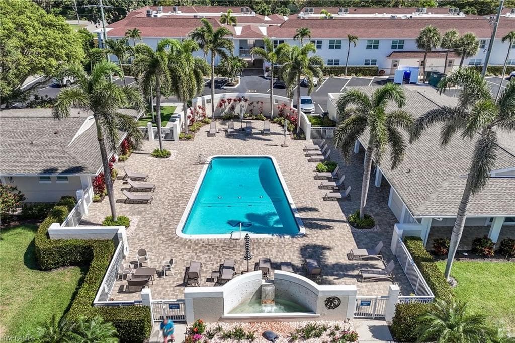 683 12th Ave S 683, Naples, FL 34102-19