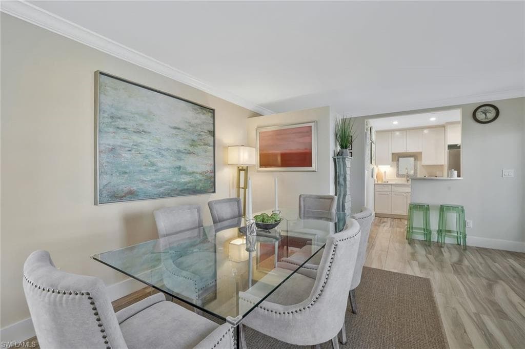 683 12th Ave S 683, Naples, FL 34102-5