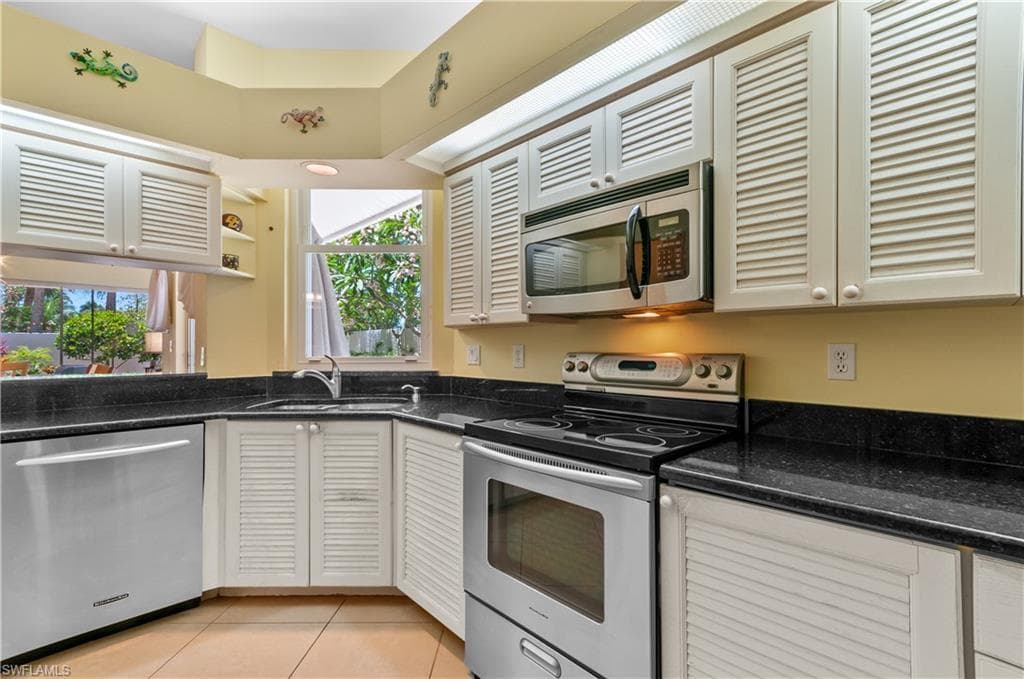 2116 Paget Cir 1, Naples, FL 34112-28