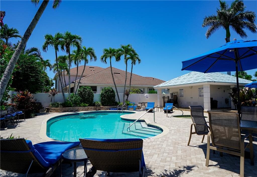 2116 Paget Cir 1, Naples, FL 34112-47