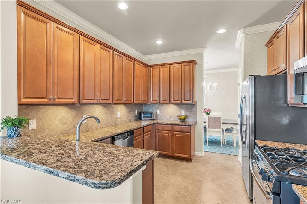 3175 Serena Ln 202, Naples, FL 34114-9
