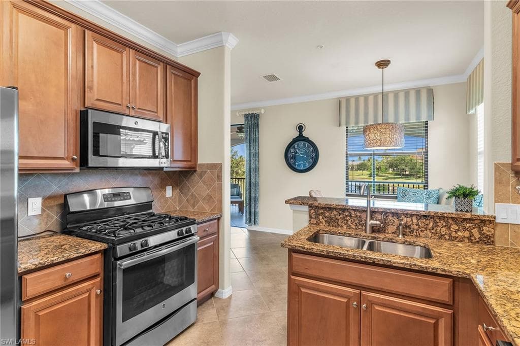 3175 Serena Ln 202, Naples, FL 34114-7