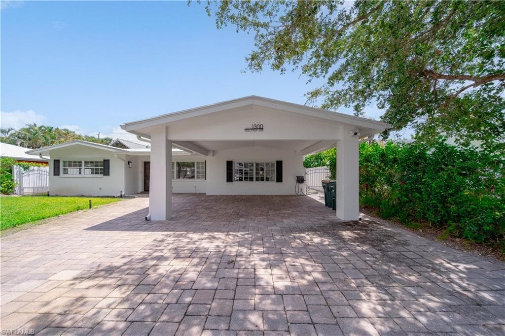 1300 Hilltop Dr, Naples, FL 34103-4