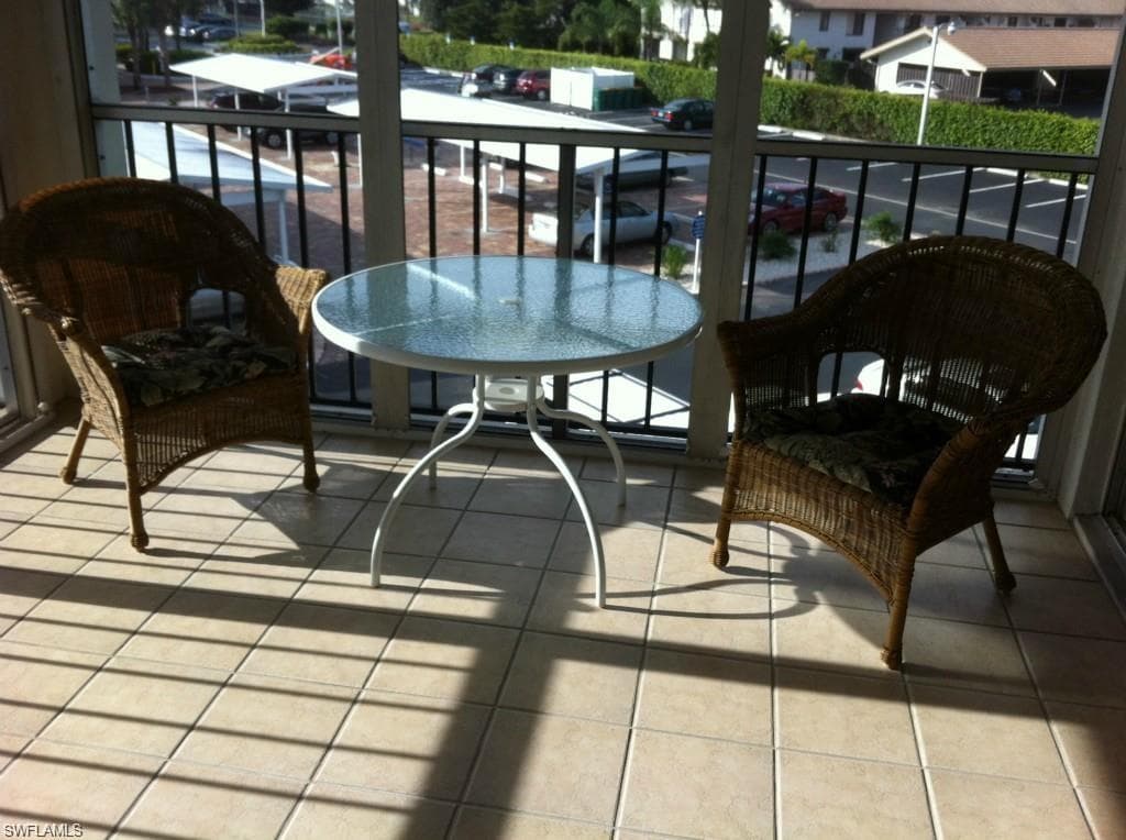 5 High Point Cir W 303, Naples, FL 34103-11