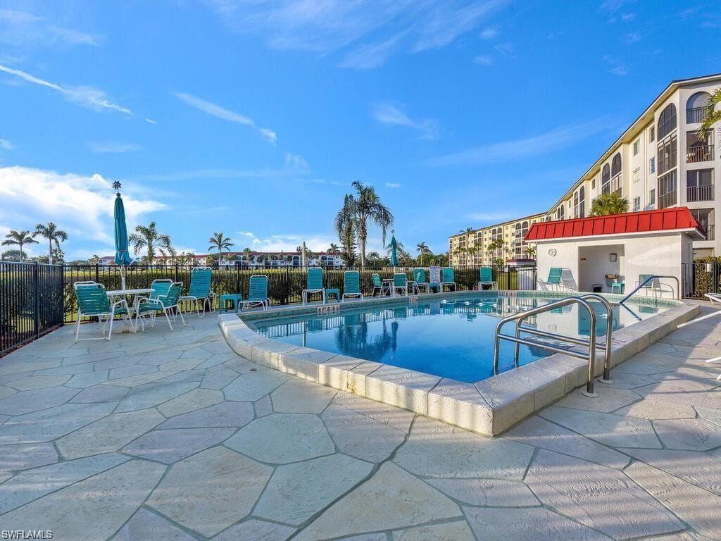5 High Point Cir W 303, Naples, FL 34103-2