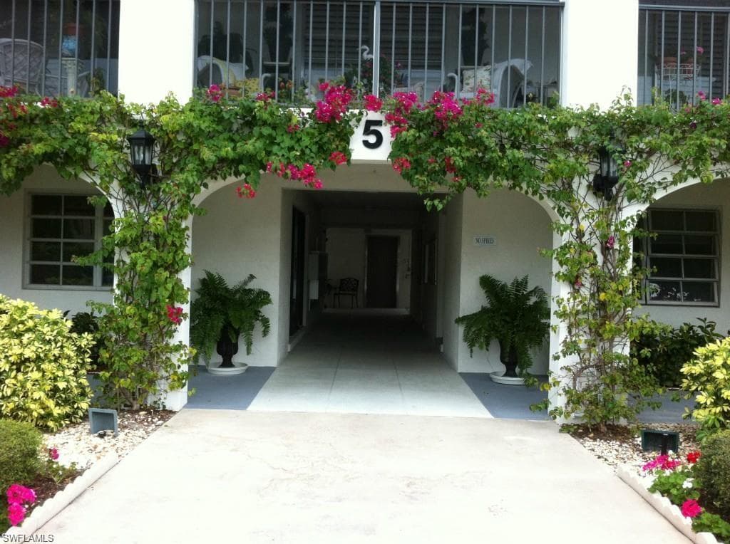 5 High Point Cir W 303, Naples, FL 34103-4