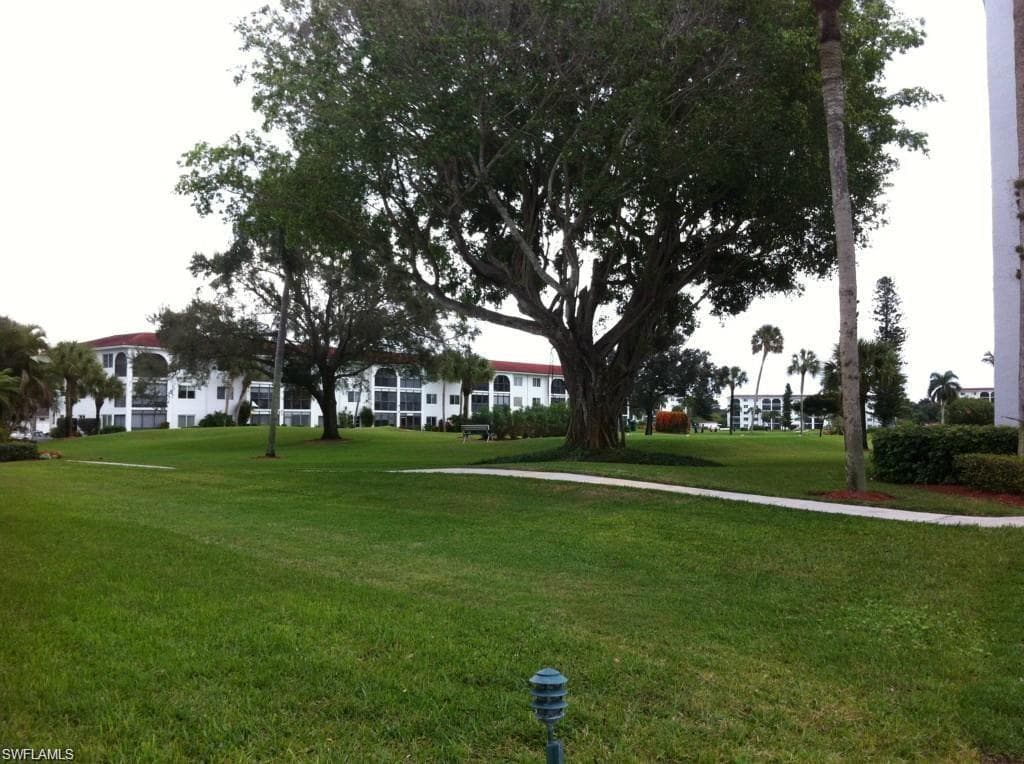 5 High Point Cir W 303, Naples, FL 34103-5