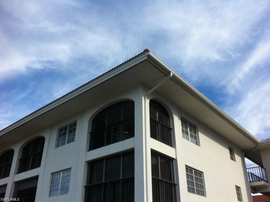 5 High Point Cir W 303, Naples, FL 34103-6