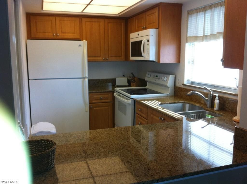 5 High Point Cir W 303, Naples, FL 34103-8