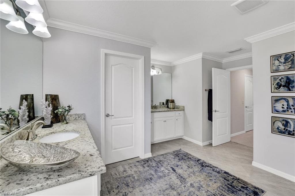 2369 Tangerine Ln, Naples, FL 34120-28